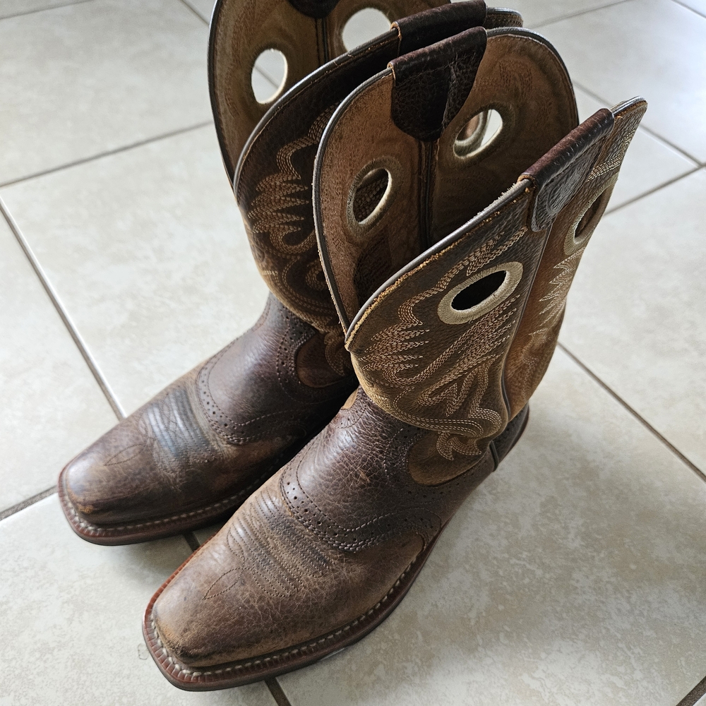 Ariat Brown Leather Cowboy Boots with Tan Stitching
